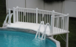 Kit de plataforma de resina Vinylworks de 5' x 13,5' para piscina elevada, con escaleras