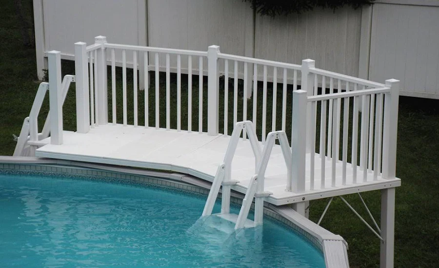 download - 2026-07-21T144112.791 Kit de plataforma de resina Vinylworks de 5' x 13,5' para piscina elevada, con escaleras - Imagen 1